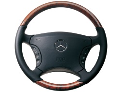Рулевое колесо Mercedes-Benz из дерева и кожи, B66268389